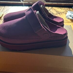 Woman’s Uggs Goldenstar Slingback Clogs Size 7 Burnt Magneta with box